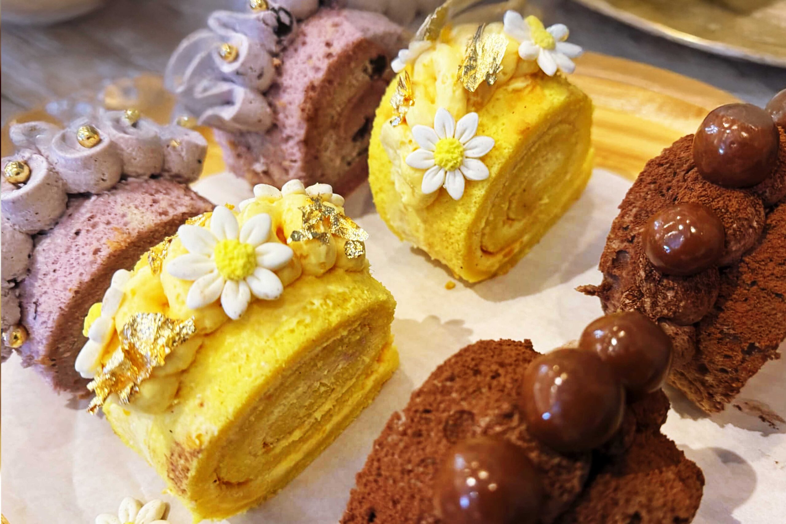 Read more about the article Swiss Roll (Mango)